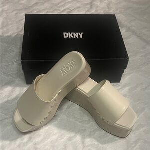 👡WOMENS SHOES 👡DKNY Ivory Platform Sandals